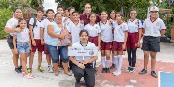 Diego Castañón encabeza arranque de torneo de fútbol intertelesecundarias en Tulum