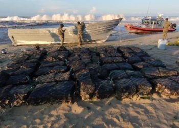Marina asegura tres embarcaciones menores con más de 2.4 toneladas de cocaína