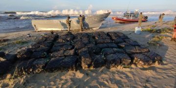 Marina asegura tres embarcaciones menores con más de 2.4 toneladas de cocaína