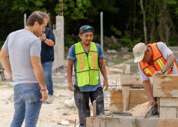 Tulum: Diamante de béisbol de Akumal tiene un avance del 35%