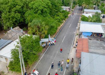 Diego Castañón entrega calles recién pavimentadas a familias de San Juan de Dios
