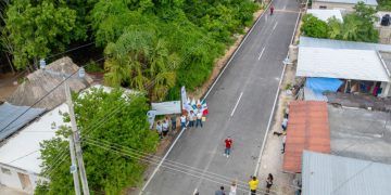 Diego Castañón entrega calles recién pavimentadas a familias de San Juan de Dios