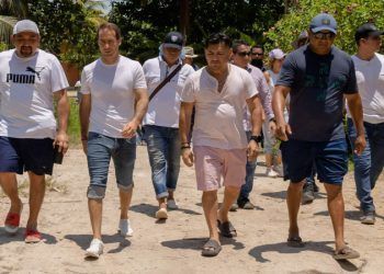Presidente Cerca de Ti: Diego Castañón promete en Punta Allen rehabilitación de su camino de acceso