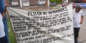 Se manifiestan habitantes de la zona cañera