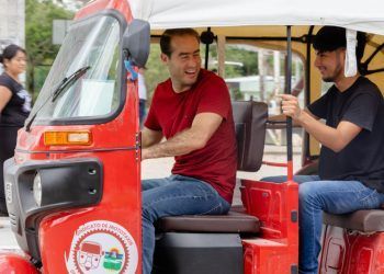 Diego Castañón inaugura sitio exclusivo de mototaxis en Francisco Uh May