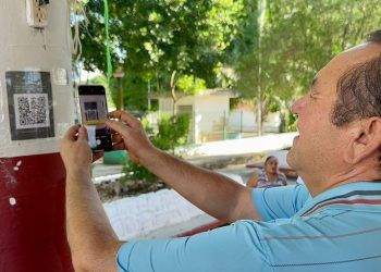 Amigos con Nivardo Mena «conectan» a comunidades con Internet