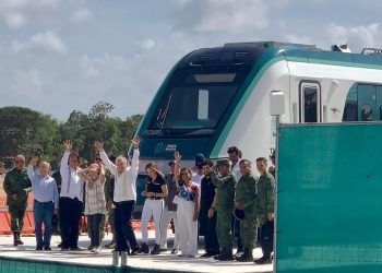 Junto con el Presidente de México, Mara Lezama da banderazo para recibir vagón del Tren Maya