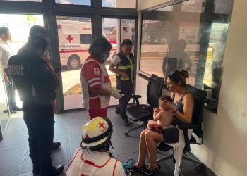 C5 atienden a familia extranjera para reanimar a pequeño con servicios de primeros auxilios