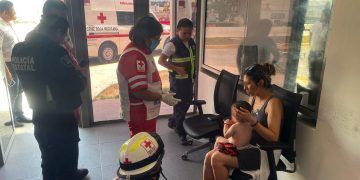 C5 atienden a familia extranjera para reanimar a pequeño con servicios de primeros auxilios