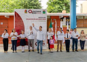 Diego Castañón encabeza inicio de ciclo escolar 2023-2024 en Tulum