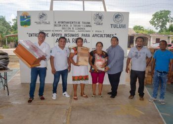 Gobierno de Diego Castañón fortalece a familias apicultoras con insumos y equipos