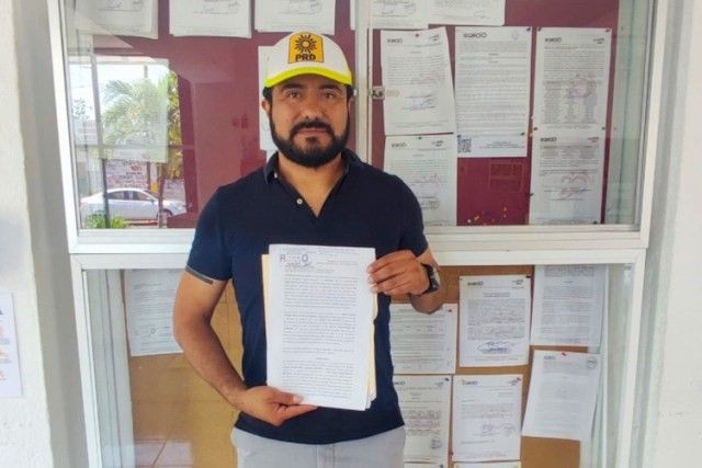 Leobardo Rojas, líder estatal del PRD, presentó una queja ante el Ieqroo (Fotografía: Staff)