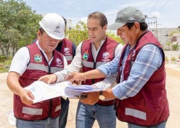 Diego Castañón supervisa avances de ampliación en la avenida La Selva y colonia Veleta de Tulum