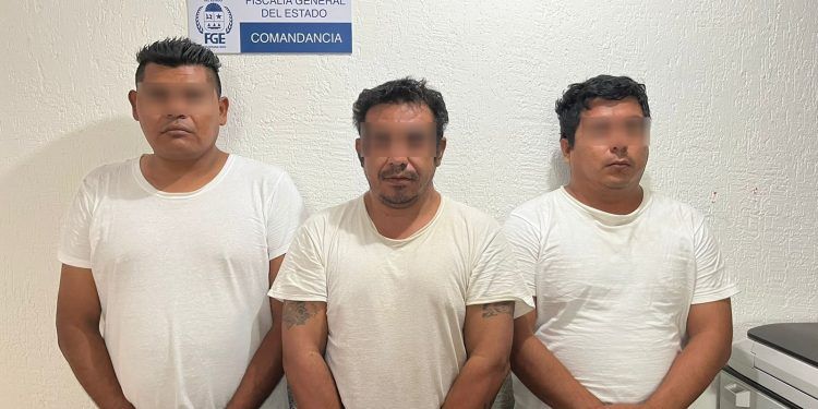 Detienen en flagrancia a tres taxistas por delitos de narcomenudeo en Benito Juárez