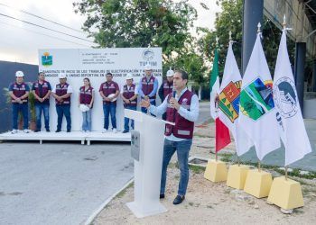4T continúa en Tulum: Diego Castañón pone en marcha alumbrado y electrificación en la Unidad Deportiva