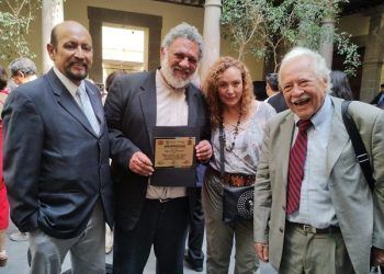Héctor Cobá, reportero de cultura y política “con papel impreso bajo el brazo”, galardonado por el club de periodistas de la CDMX