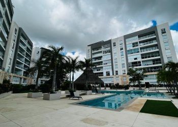Propietarios del Condominio Altura Cancún en Residencial Cumbres demandan a la constructora y promotora Teología en Espacios y Construcción, S.A. de C.V.