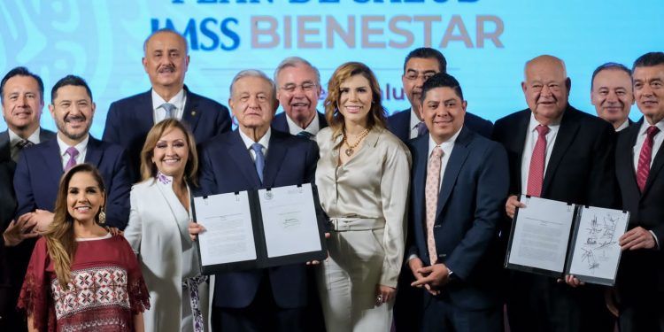 Mara Lezama firma el Acuerdo Nacional de la Federalización de los Servicios de Salud para Quintana Roo
