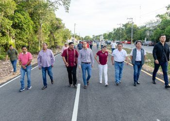Diego Castañón entrega pavimentación de la Avenida la Selva