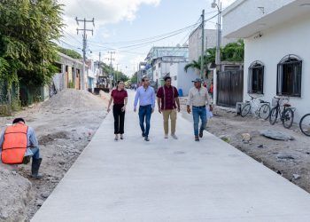 Tulum: Diego Castañón supervisa la modernización de la calle Polar
