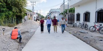 Tulum: Diego Castañón supervisa la modernización de la calle Polar