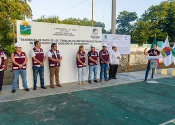 Diego Castañón pone en marcha construcción de arcotecho en Sahcabmucuy