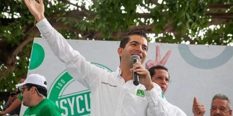 Regresa Elizondo a la arena política