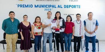 Diego Castañón entrega reconocimientos a destacados atletas de Tulum