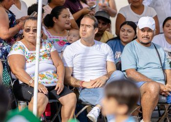 Diego Castañón preside desfile cívico deportivo del 113 aniversario de la Revolución Mexicana