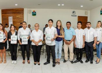 Ayuntamiento de Tulum impulsa la educación en personas adultas