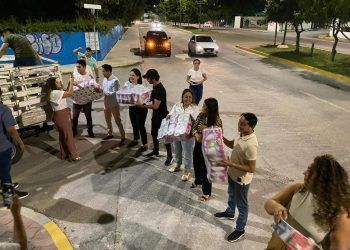 Estefanía Mercado, jóvenes voluntarios y regidores de la 4T entregan al DIF Quintana Roo primer cargamento de ayuda humanitaria