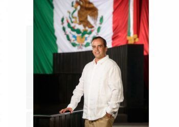 Fer Chávez se registra para Senador por Quintana Roo