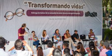 Mara y Diego transforman Vidas en Tulum: Entrega de Lentes y Zapatos Beneficia a Familias de Tulum