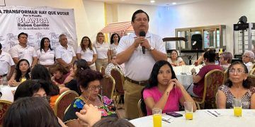 Rubén Carrillo, candidato de la planilla blanca, resalta la importancia de las mujeres en el sindicato «Andrés Quintana Roo»