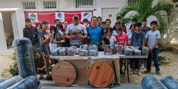 Diego Castañón entrega material deportivo a escuela de boxeo del Centro de Formación de la Unidad Deportiva