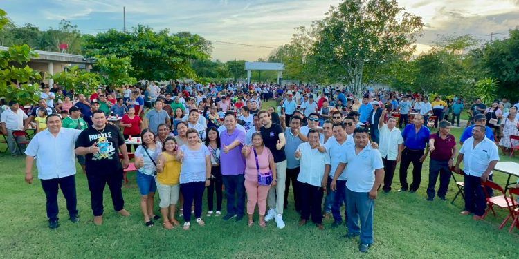Agradece Nivardo Mena invitación a convivencia en Lázaro Cárdenas