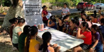 Exitoso taller de pompones para el empoderamiento de la mujer maya en Tulum