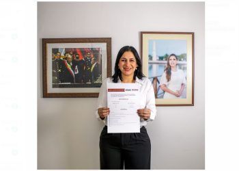 Va Estefanía Mercado por Solidaridad, solicita registro como aspirante en MORENA