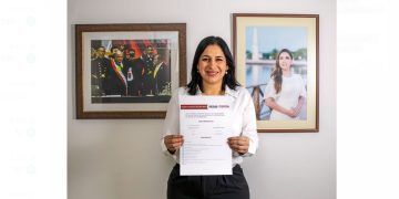 Va Estefanía Mercado por Solidaridad, solicita registro como aspirante en MORENA