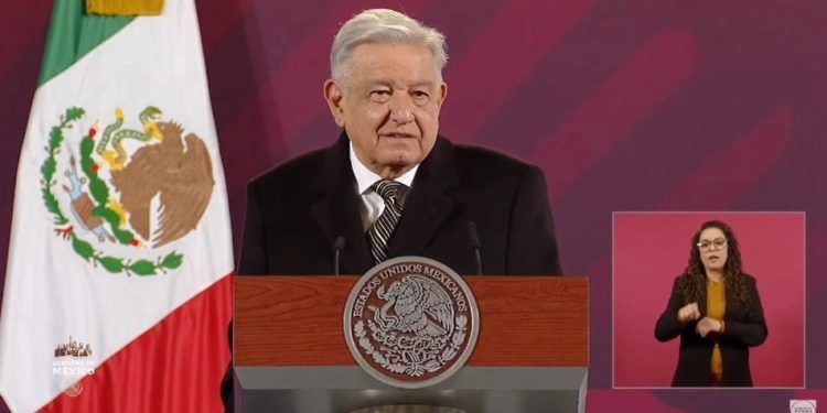 Desestima AMLO acusaciones de vínculos de su hijo con proveedores de servicios