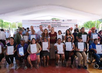 Mara Lezama Impulsa Justicia Social en Isla Mujeres con la Entrega de Títulos de Propiedad y Nueva Plaza Cívica