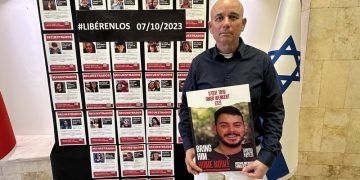 Israel está preocupado por la condición de los 136 secuestrados
