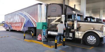 Está en la frontera la caravana que transporta los autos de Nascar México A Los Ángeles