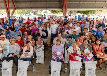 Diego Castañón se suma al programa social “Abrigando Corazones” en Tulum