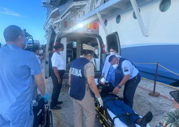 Armada de México Proporciona Asistencia Médica a Náufragos Rescatados por Crucero Cerca de Cancún