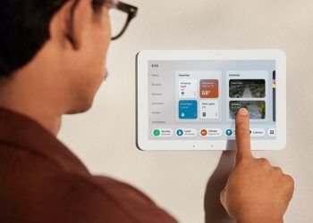 La familia Echo se expande con el nuevo Echo Hub, disponible ahora en México
