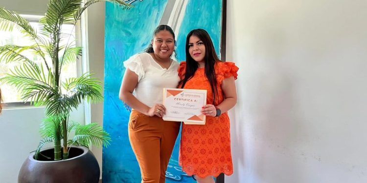 Mirely Vargas: La Nueva Cara de la «Ola Naranja» en Puerto Morelos