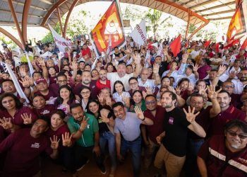 «La Política Quintanarroense y el Juego de Ausencias: Un Análisis del Apoyo a Ismael Moguel Canto»