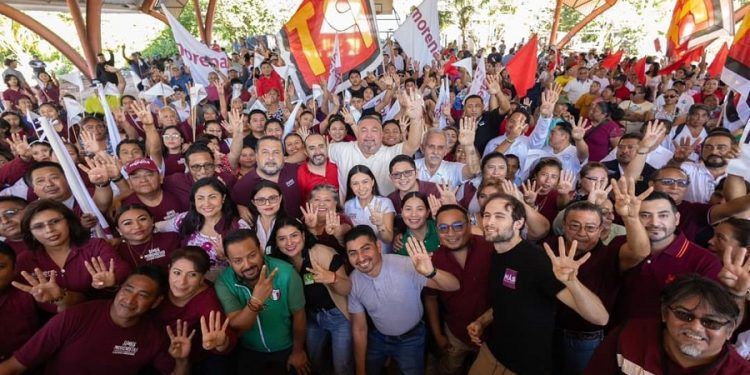 «La Política Quintanarroense y el Juego de Ausencias: Un Análisis del Apoyo a Ismael Moguel Canto»