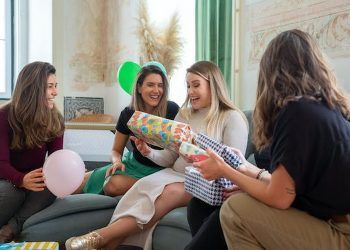 ¿Asistirás a un Baby Shower? 5 ideas para regalo que te harán quedar bien por menos de $250 pesos